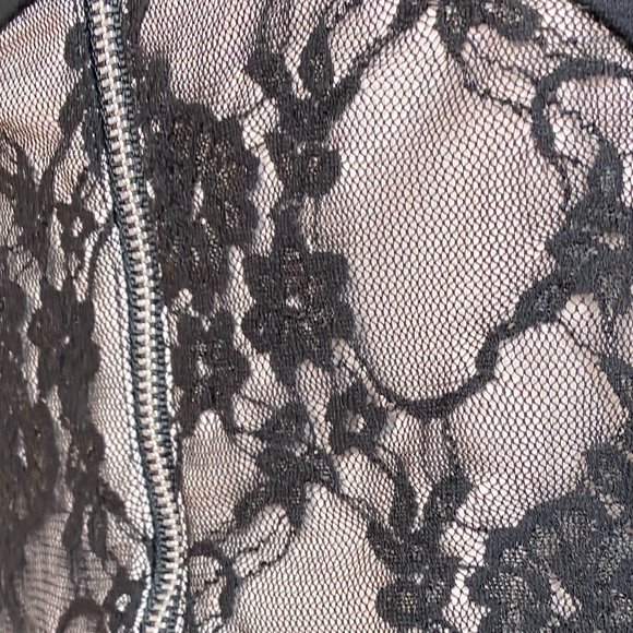 📌Express Look at this backside! Timeless Rayon Blend Sleeveless Top - Picture 10 of 12